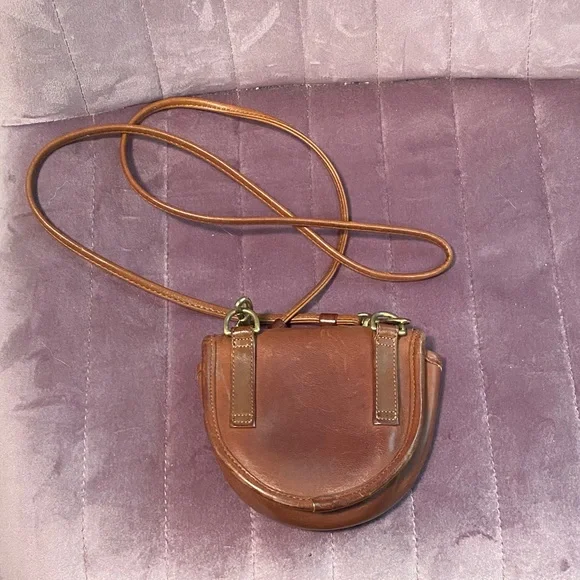 Vintage Coach mini Brown Leather Crossbody Bag - Picture 2 of 9
